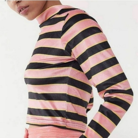 🚨CL:The Ragged Priest Velour Striped Mock Neck Crop Top Pink Black Yellow Large - Picture 4 of 7